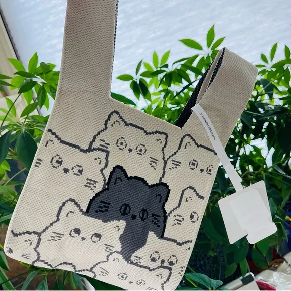 NWT Compact Stylish Essentials Handheld Bag - Fun for animal lovers - Picture 4 of 8